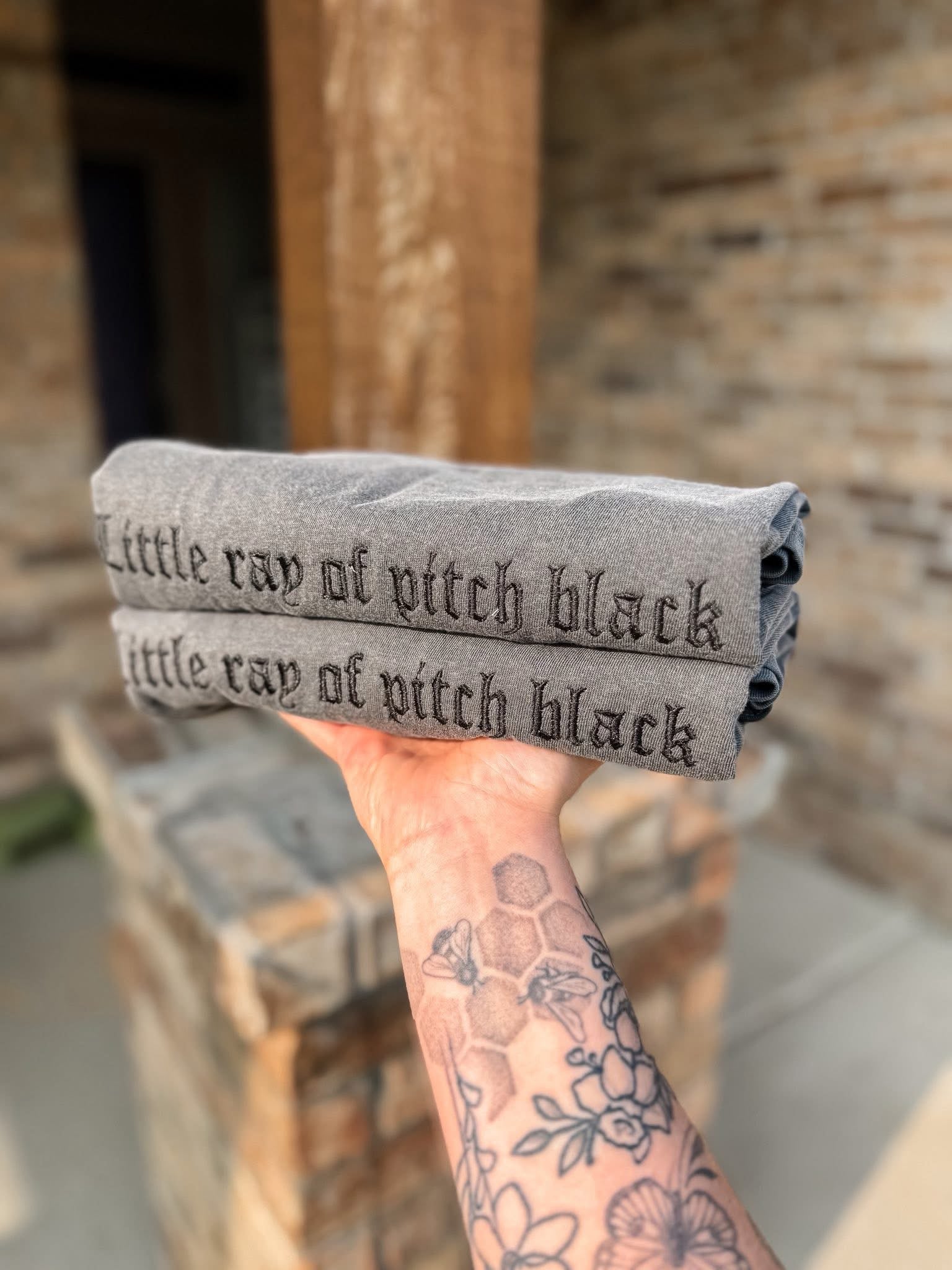 Embroidered little ray of pitch black