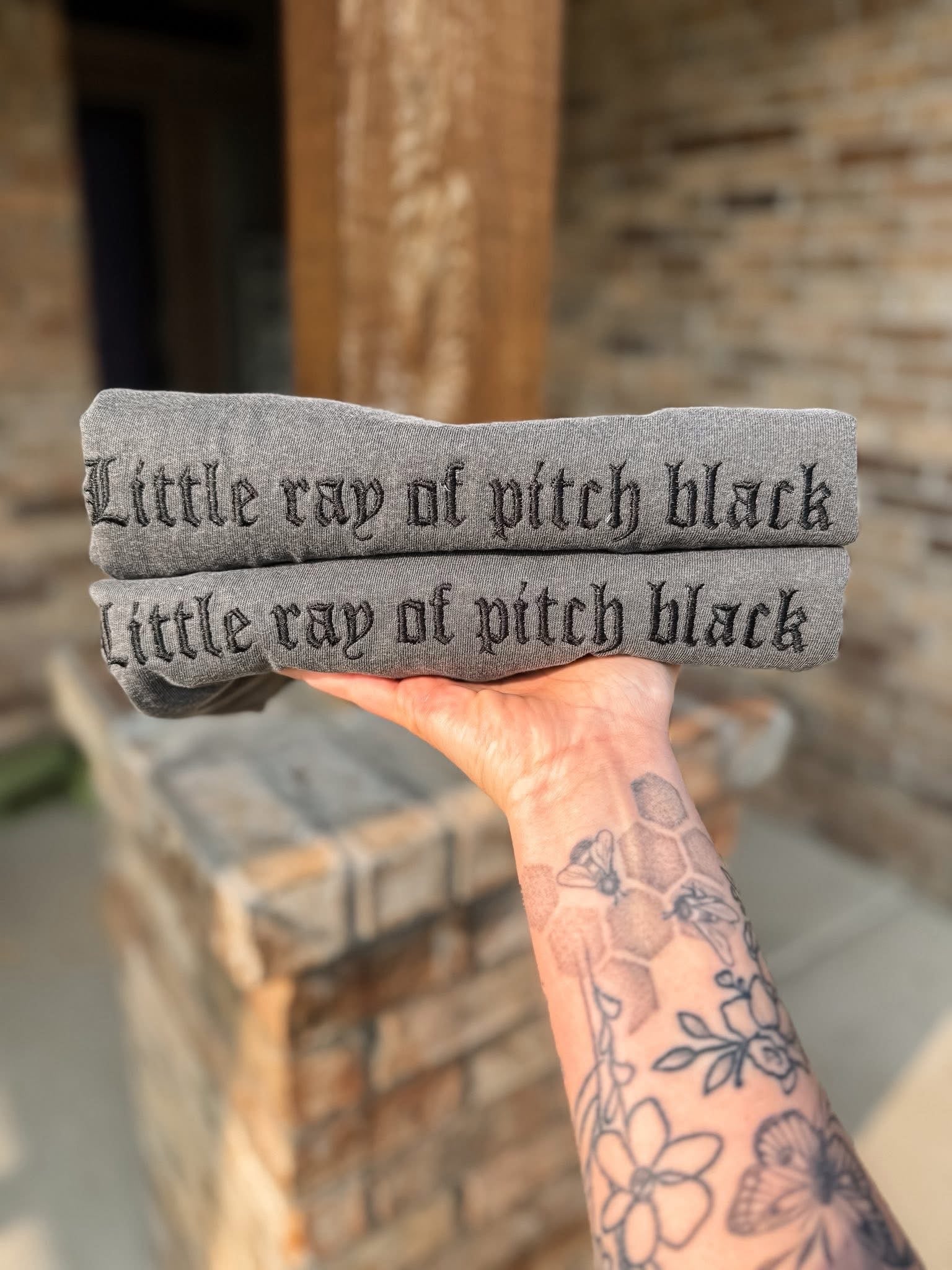 Embroidered little ray of pitch black